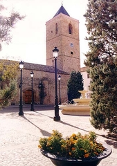 Plaza con iglesia